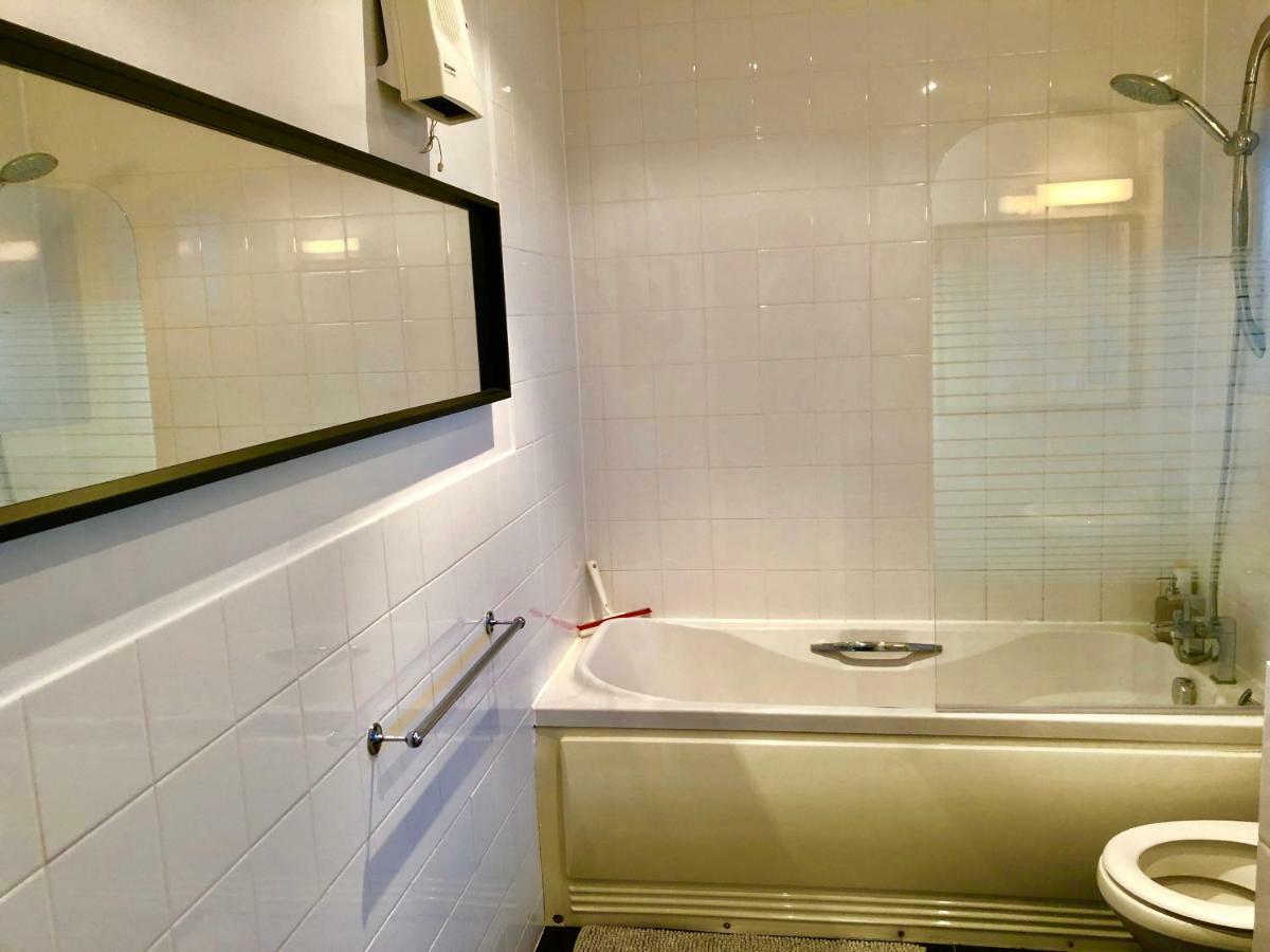 2 Bedrooms Modern Apartment, Lounge, Full Kitchen, Balcony, 5 Minutes Stratford Station Londres Exterior foto