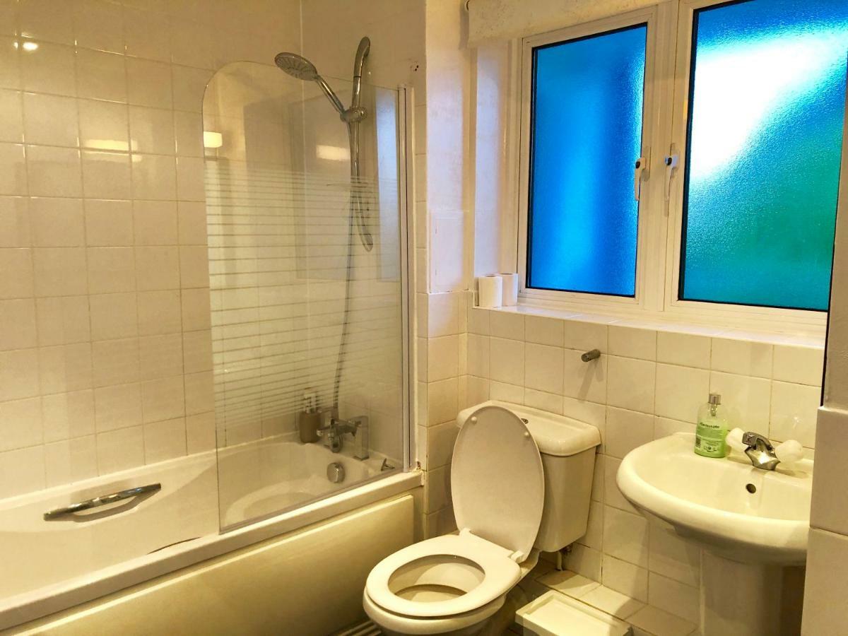 2 Bedrooms Modern Apartment, Lounge, Full Kitchen, Balcony, 5 Minutes Stratford Station Londres Exterior foto