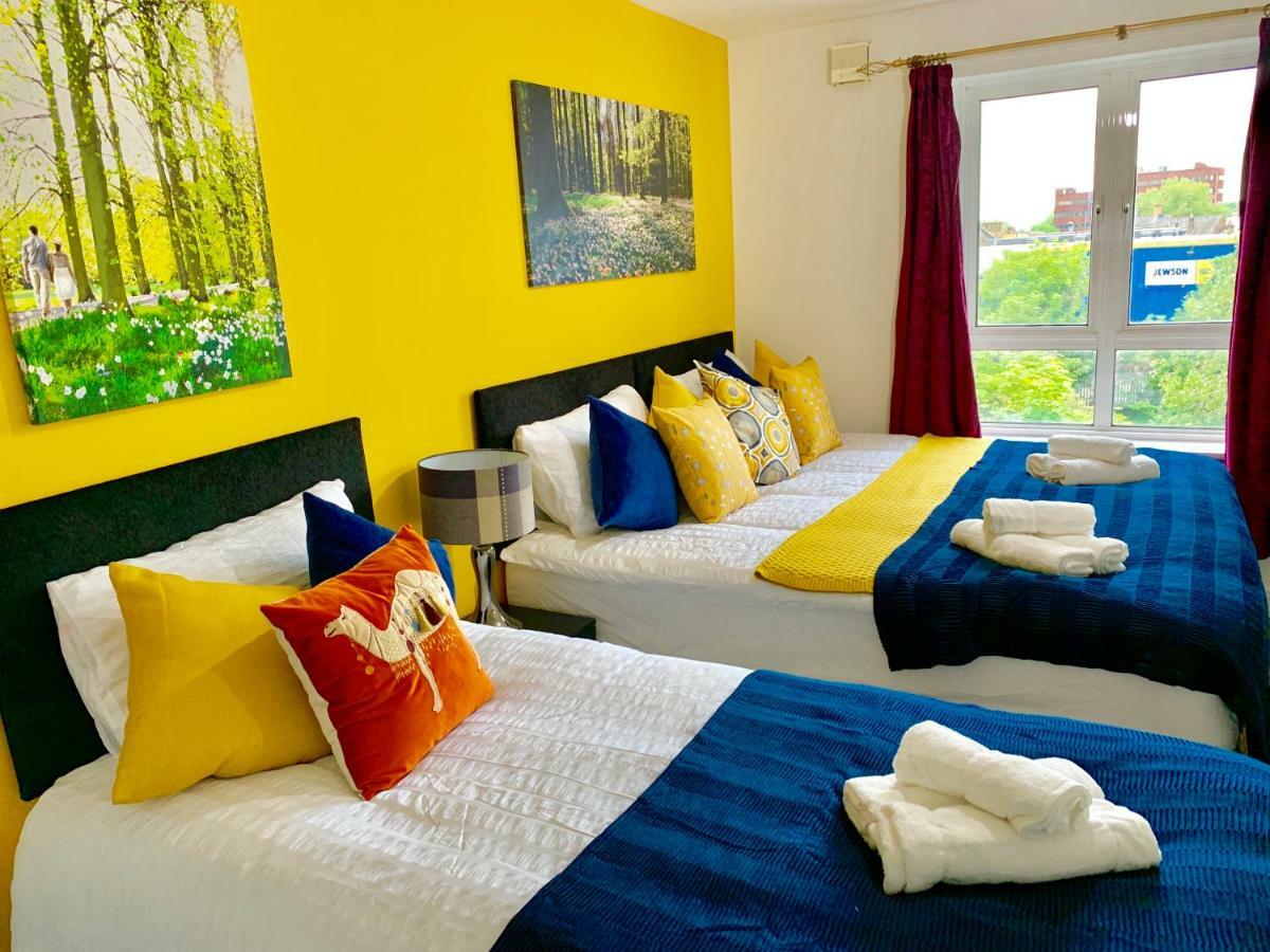 2 Bedrooms Modern Apartment, Lounge, Full Kitchen, Balcony, 5 Minutes Stratford Station Londres Exterior foto
